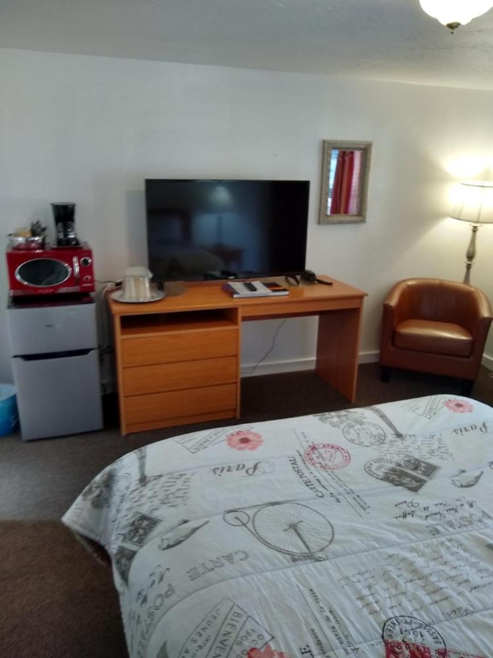 Room image 4