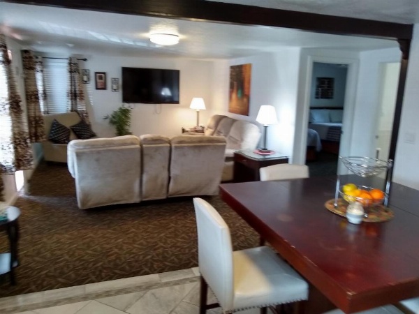 Holiday Motel Bend image 69