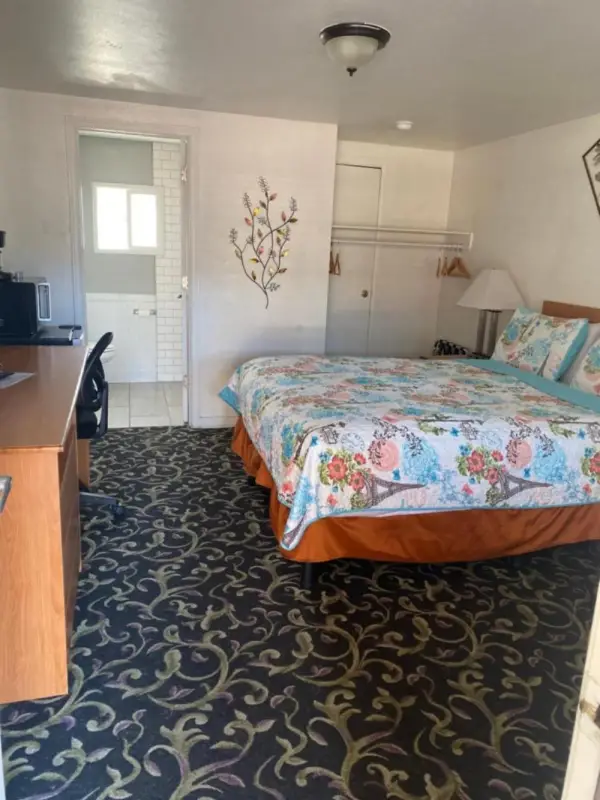 Holiday Motel Bend 7